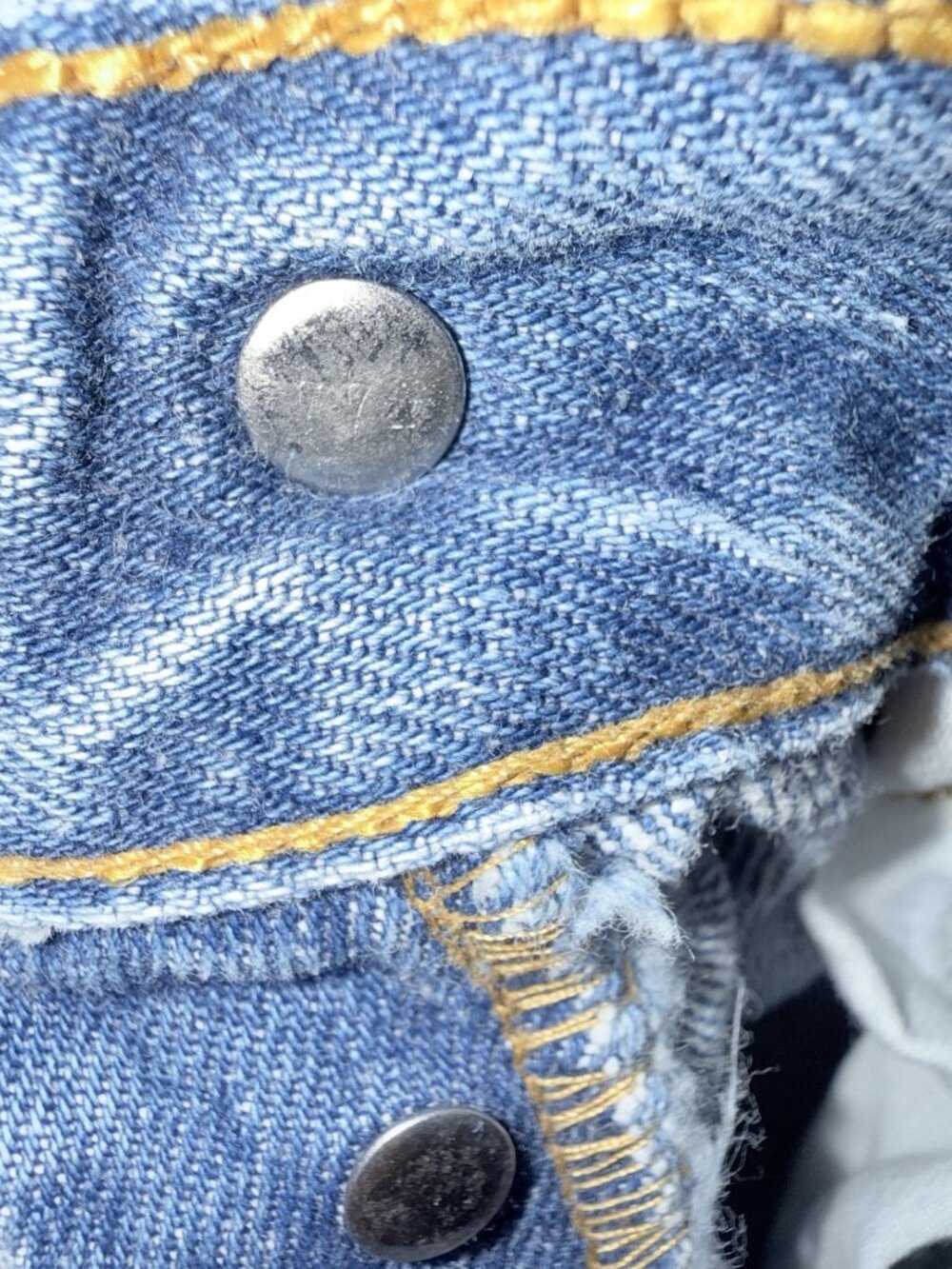 Vintage Levis 501 Jeans Womens 28x32 Blue 90s Made USA Button Fly 6501-0193 P - Picture 5 of 11